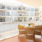 Relax, Sun, Pool & Sea In Apartment